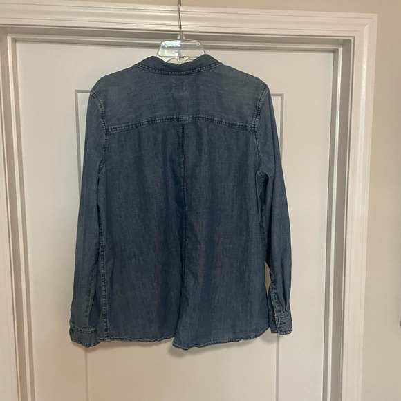 G.H. Bass & Co women’s medium wash chambray button down shirt - Picture 2 of 4